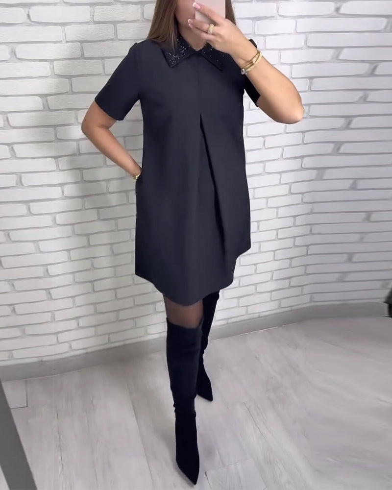 Zwarte Jurk met Openstaande Kraagdetail