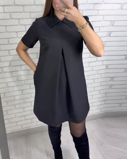 Zwarte Jurk met Openstaande Kraagdetail