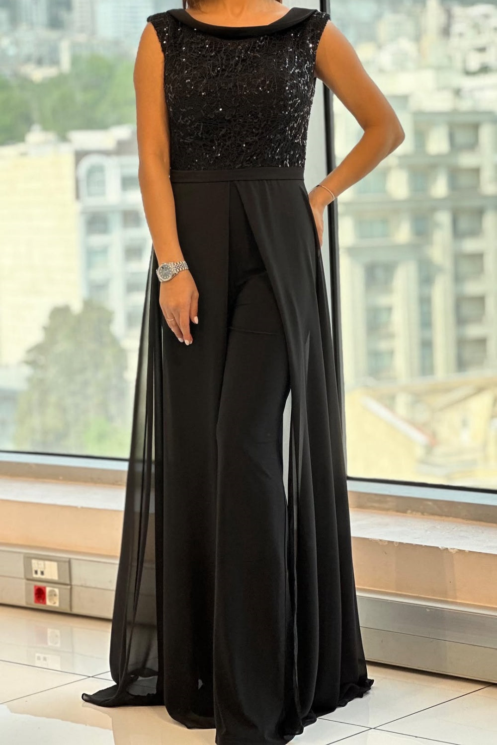 Zwarte Mouwloze Jumpsuit met Overlaag
