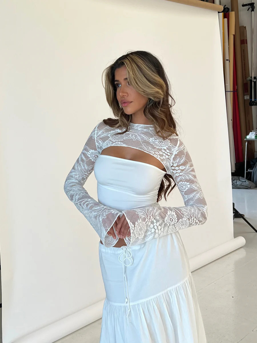 Top met Sierlijke Detailafwerking en Lange Mouwen